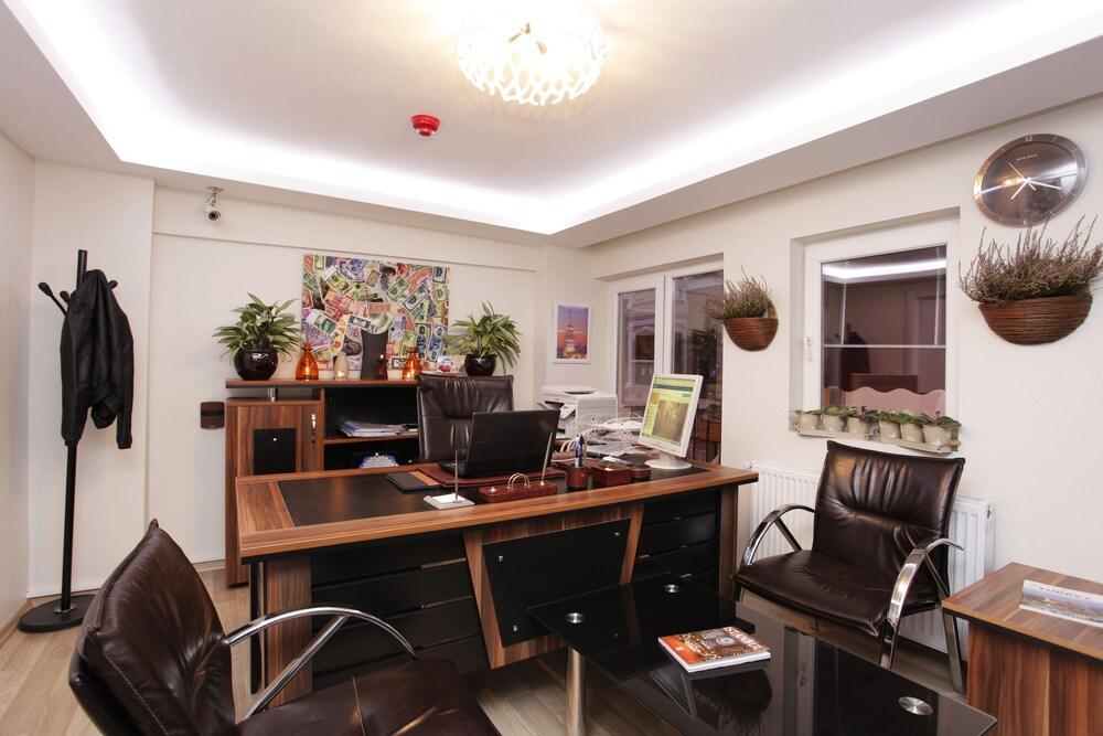 Taksim Istiklal Suites Istanbul Exterior foto