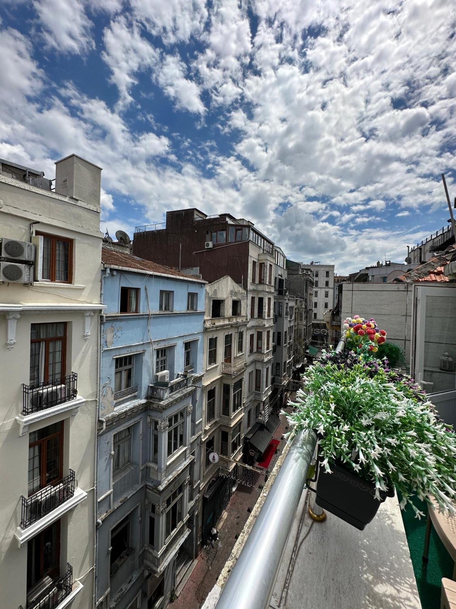 Taksim Istiklal Suites Istanbul Exterior foto